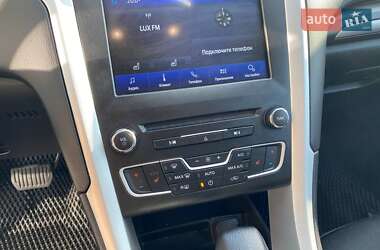 Седан Ford Fusion 2015 в 