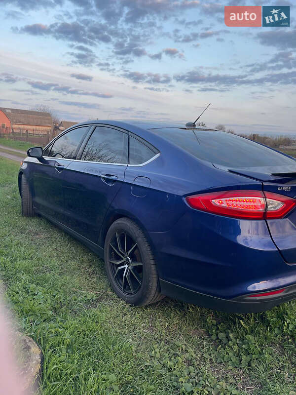 Седан Ford Fusion 2012 в Чугуеве