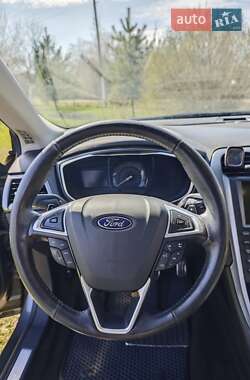 Седан Ford Fusion 2015 в 