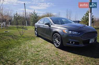 Седан Ford Fusion 2015 в 
