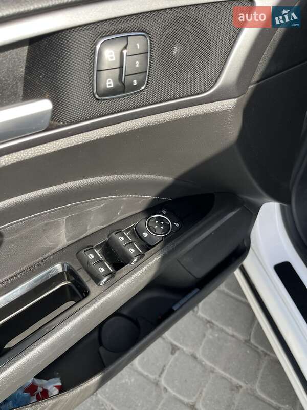 Седан Ford Fusion 2013 в Львове