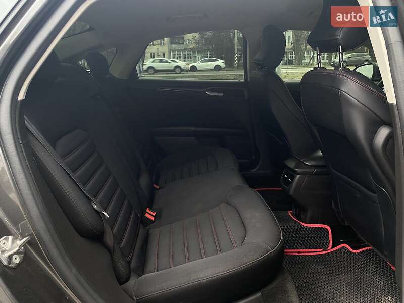 Седан Ford Fusion 2015 в Миколаєві