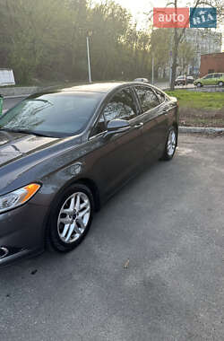 Седан Ford Fusion 2016 в 