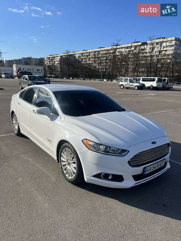 Седан Ford Fusion 2016 в 