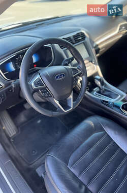 Седан Ford Fusion 2016 в 