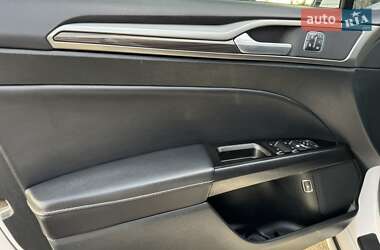 Седан Ford Fusion 2016 в 