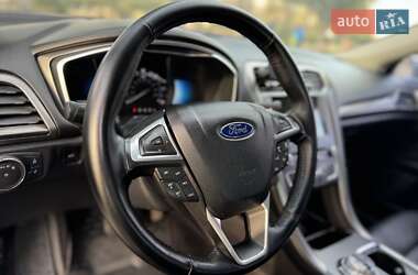 Седан Ford Fusion 2016 в 