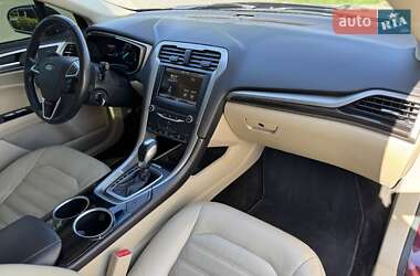 Седан Ford Fusion 2013 в 