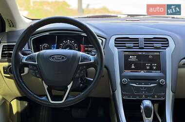 Седан Ford Fusion 2013 в 