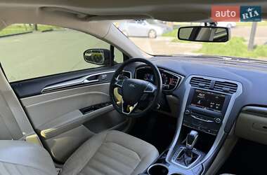 Седан Ford Fusion 2013 в 