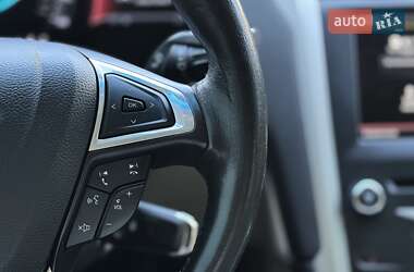 Седан Ford Fusion 2013 в 
