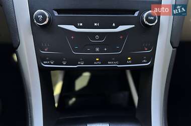 Седан Ford Fusion 2013 в 