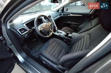 Седан Ford Fusion 2014 в 