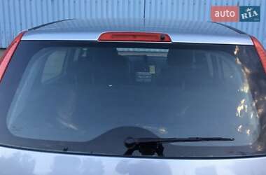 Хэтчбек Ford Fusion 2004 в 