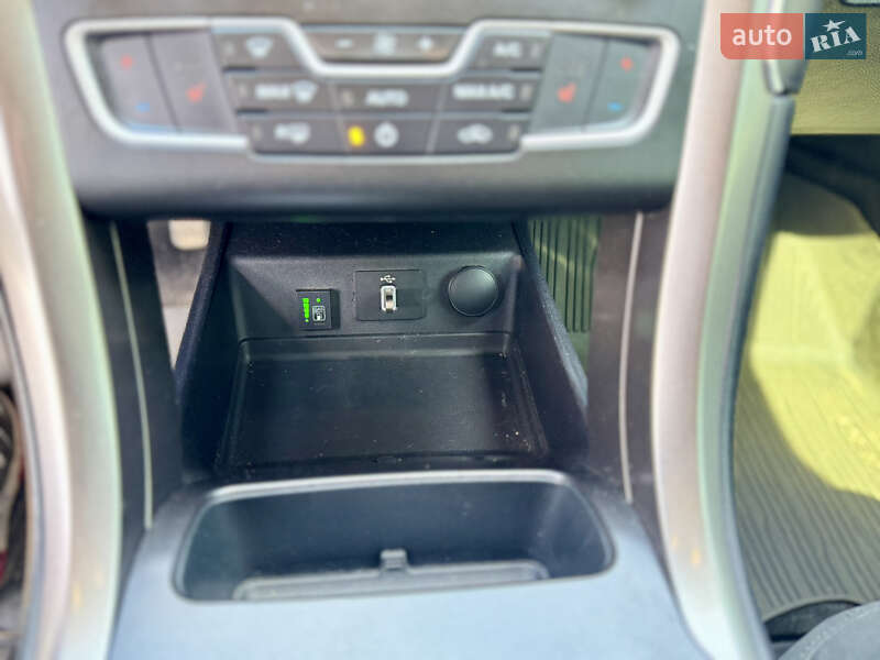 Седан Ford Fusion 2017 в Попельне