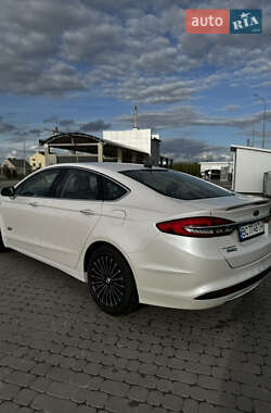Седан Ford Fusion 2017 в 