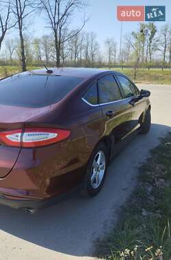 Седан Ford Fusion 2015 в 