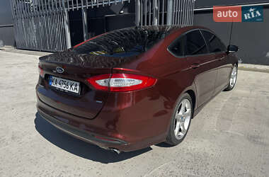 Седан Ford Fusion 2015 в 