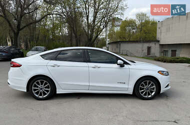 Седан Ford Fusion 2017 в 