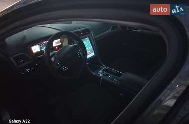 Седан Ford Fusion 2017 в 