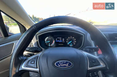 Седан Ford Fusion 2013 в 