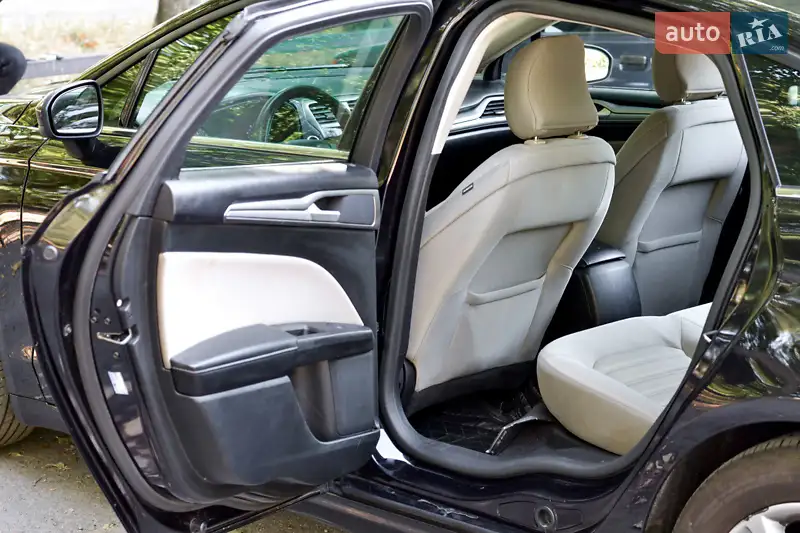 Седан Ford Fusion 2018 в 