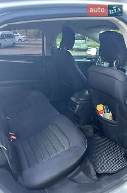 Седан Ford Fusion 2013 в 