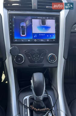 Седан Ford Fusion 2013 в 