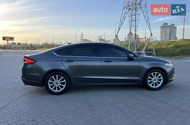 Седан Ford Fusion 2016 в 