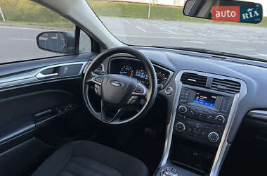Седан Ford Fusion 2016 в 