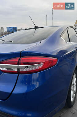 Седан Ford Fusion 2017 в 
