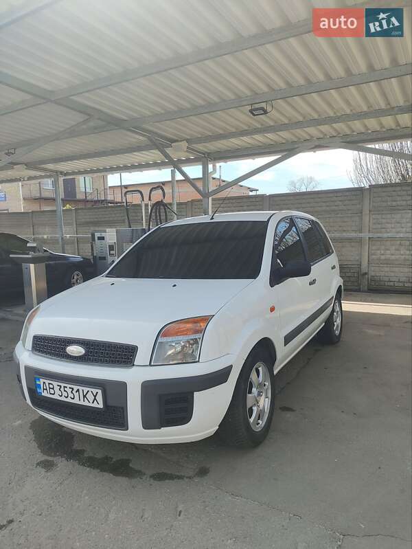 Хэтчбек Ford Fusion 2008 в 