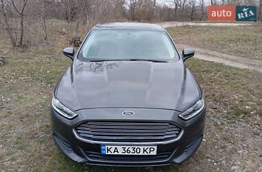 Седан Ford Fusion 2015 в 