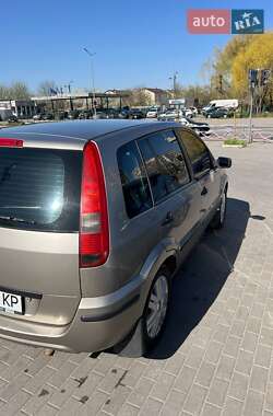 Хэтчбек Ford Fusion 2003 в 