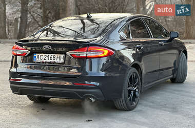 Седан Ford Fusion 2020 в 