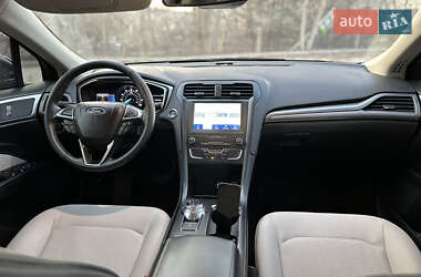 Седан Ford Fusion 2020 в 