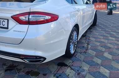 Седан Ford Fusion 2015 в 