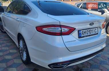 Седан Ford Fusion 2015 в 