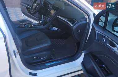 Седан Ford Fusion 2015 в 