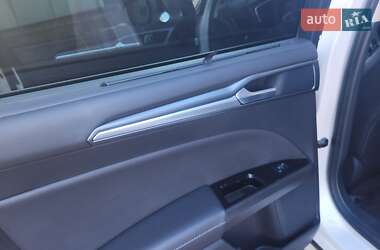 Седан Ford Fusion 2015 в 