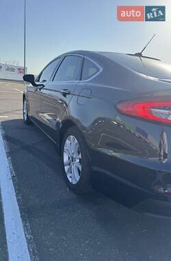 Седан Ford Fusion 2020 в 
