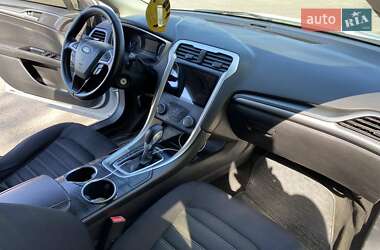 Седан Ford Fusion 2013 в 