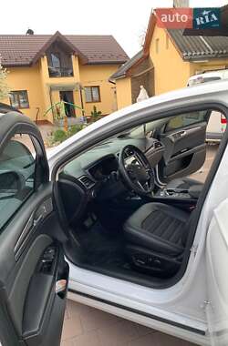 Седан Ford Fusion 2017 в 