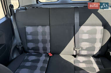 Хэтчбек Ford Fusion 2011 в 