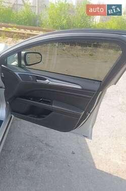 Седан Ford Fusion 2015 в 