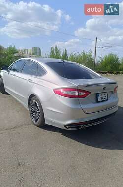 Седан Ford Fusion 2015 в 
