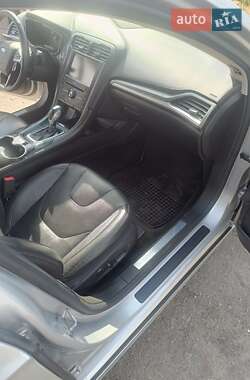 Седан Ford Fusion 2015 в 