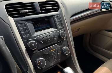 Седан Ford Fusion 2013 в 