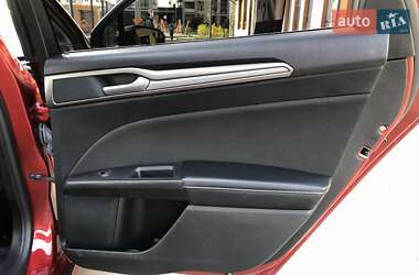 Седан Ford Fusion 2018 в 