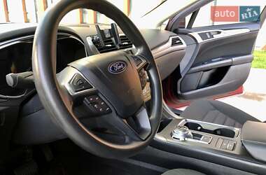 Седан Ford Fusion 2018 в 
